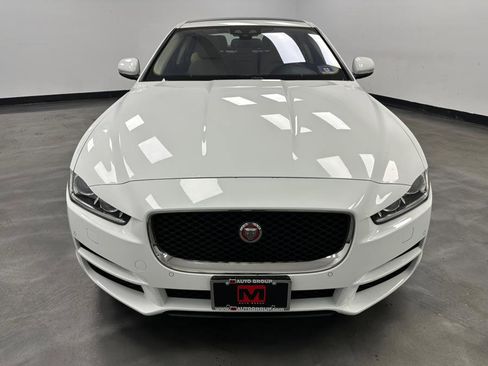 Used 2018 Jaguar XE Premium image 12