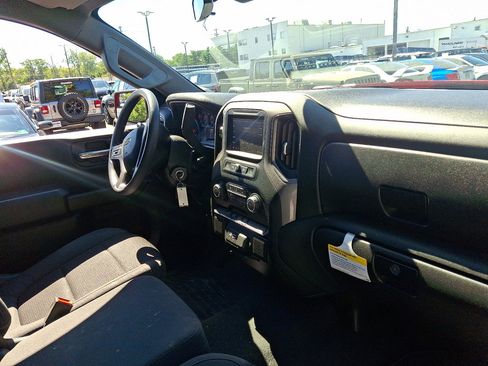 Used 2022 Chevrolet Silverado 1500 Custom image 12