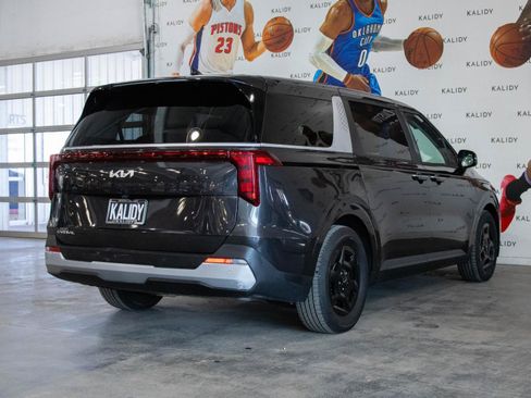 Used 2025 Kia Carnival LXS image 25