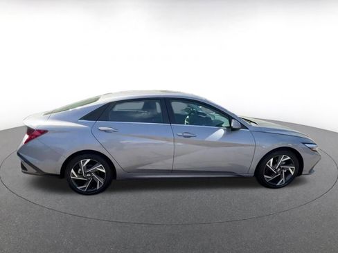 Used 2025 Hyundai Elantra SEL FWD image 22