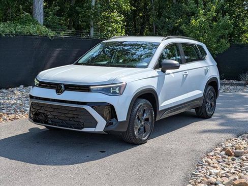 Used 2025 Volkswagen Taos S FWD image 1