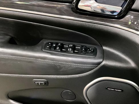 Used 2021 Jeep Grand Cherokee Overland AWD/4WD image 34