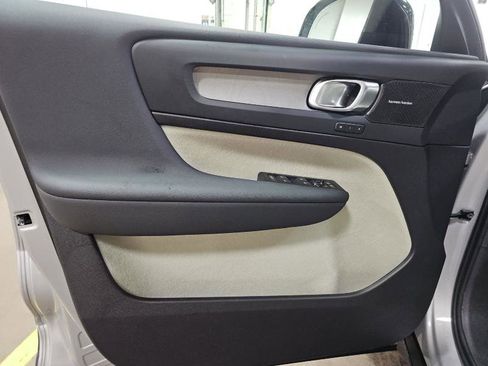 Used 2024 Volvo XC40 B5 Ultimate w/ Climate Package image 15