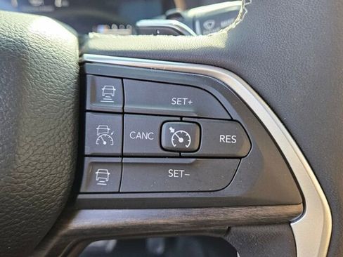 Used 2024 Jeep Grand Cherokee L Limited w/ Black Appearance Package image 30