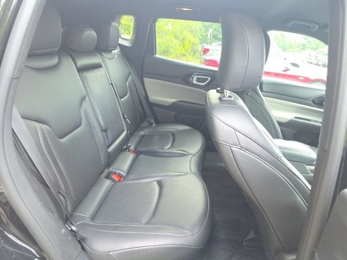 Used 2025 Jeep Compass Limited AWD/4WD image 16