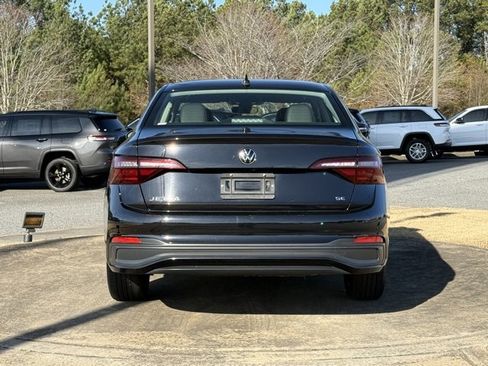 Used 2024 Volkswagen Jetta SE image 6