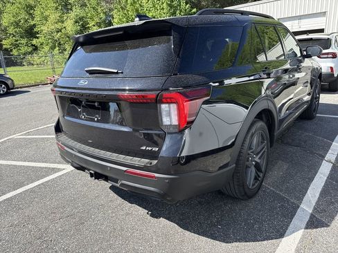 Used 2025 Ford Explorer ST-Line w/ Premium Package image 9