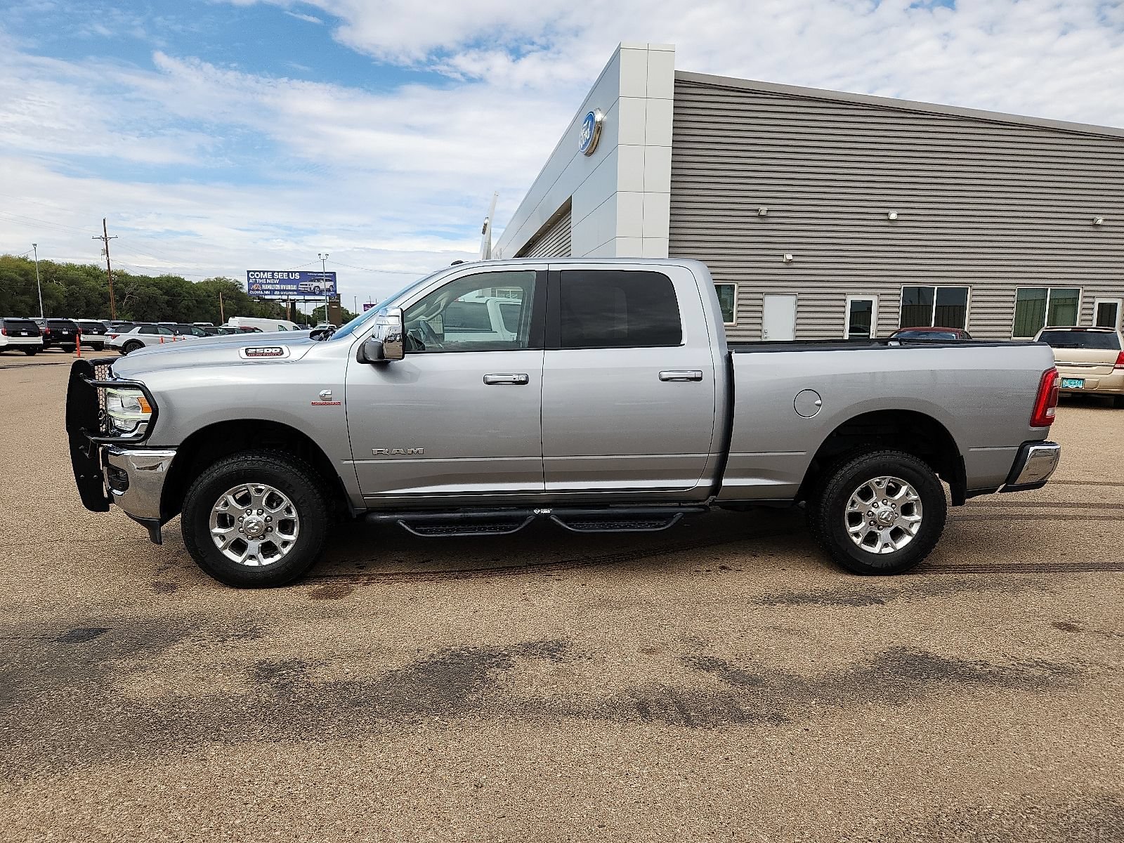 Used 2023 RAM 2500 Laramie AWD/4WD image 2