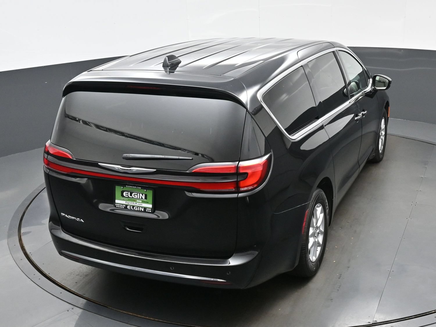 Used 2024 Chrysler Pacifica Touring FWD image 41