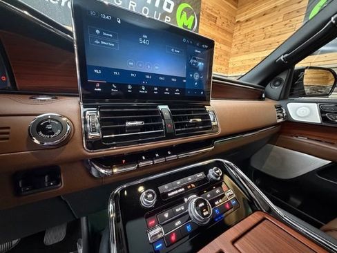 Used 2024 Lincoln Navigator Reserve AWD/4WD image 21