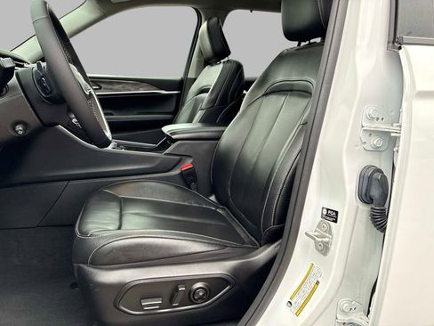 Certified 2023 Jeep Grand Cherokee 4WD 4xe w/ Luxury Tech Group II image 23