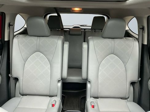 Used 2024 Toyota Highlander Platinum FWD image 14
