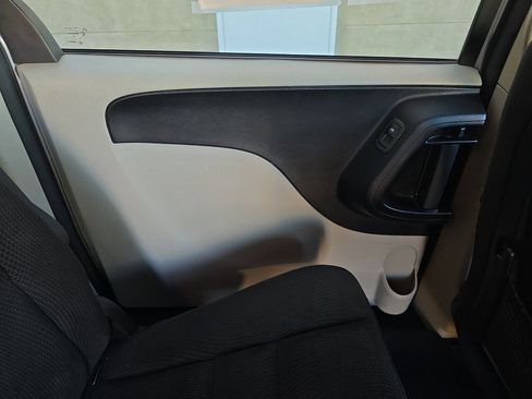 Used 2016 Dodge Grand Caravan SXT w/ Rear Park Assist Package image 25