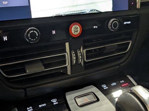 Certified 2025 Porsche Macan image 39