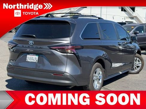 Certified 2025 Toyota Sienna XLE FWD image 4