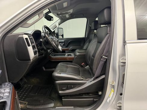 Used 2016 GMC Sierra 2500 SLT w/ Duramax Plus Package AWD/4WD image 5