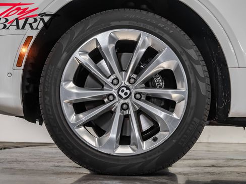 Used 2021 Bentley Bentayga image 17