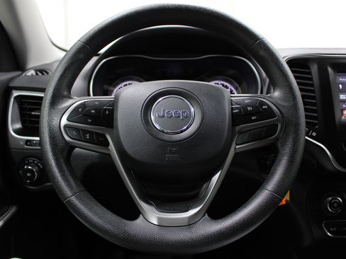 Used 2019 Jeep Cherokee Latitude w/ Popular Appearance Group FWD image 9