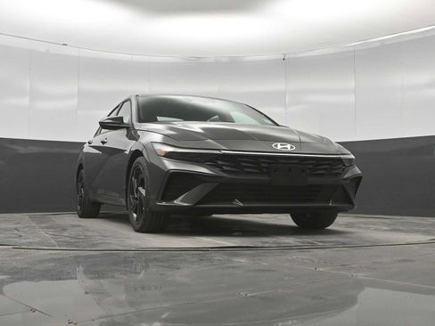 New 2026 Hyundai Elantra SEL Sport FWD image 34