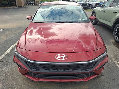 Used 2025 Hyundai Elantra Hybrid FWD image 2