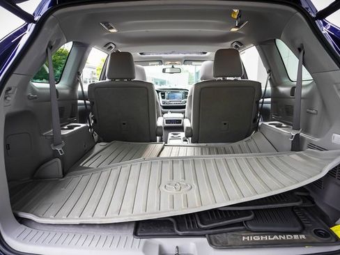 Used 2016 Toyota Highlander XLE image 21