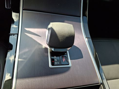 Used 2026 Land Rover Range Rover Velar Dynamic SE image 15