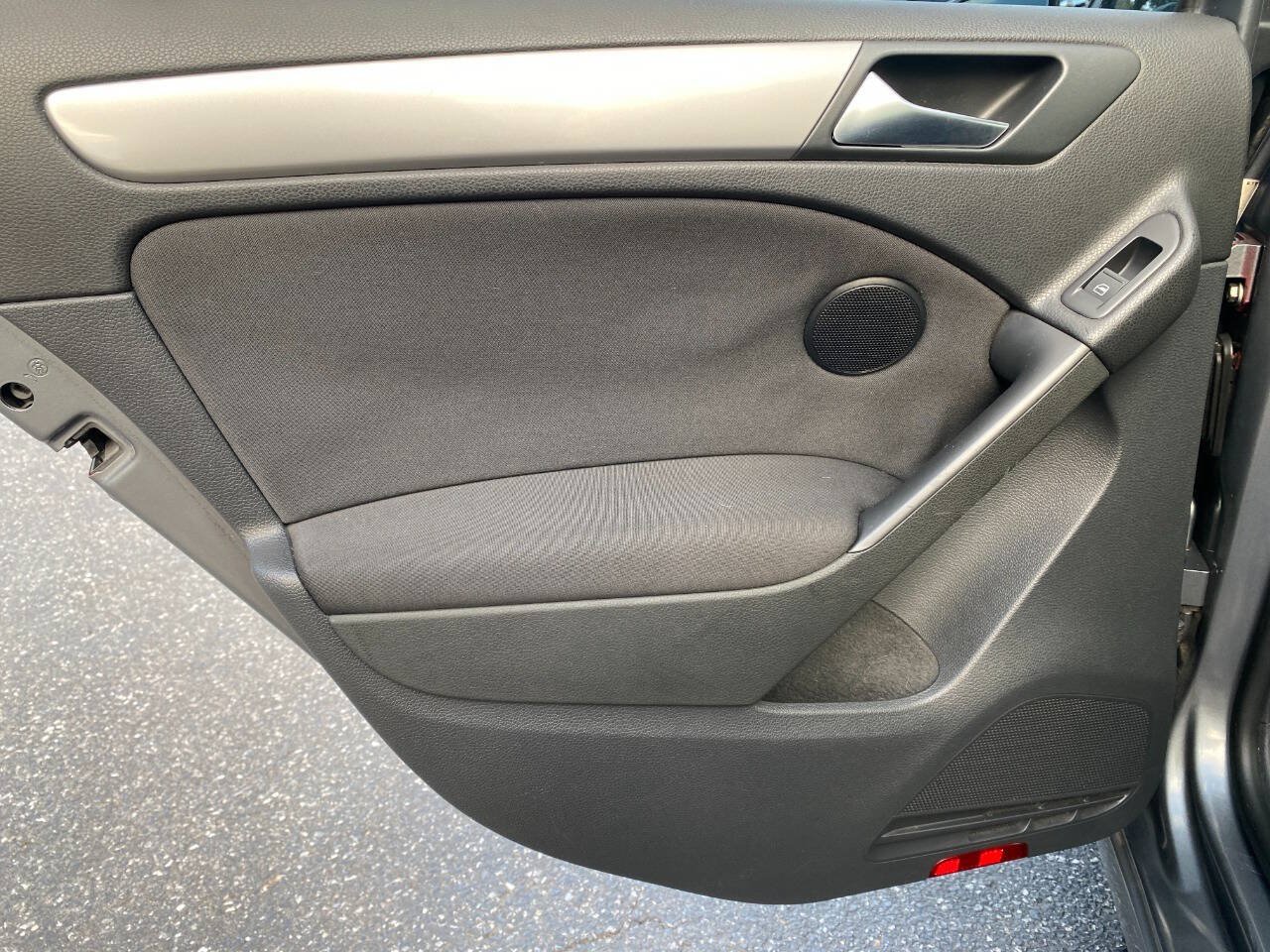 Used 2013 Volkswagen Golf 4-Door FWD image 21