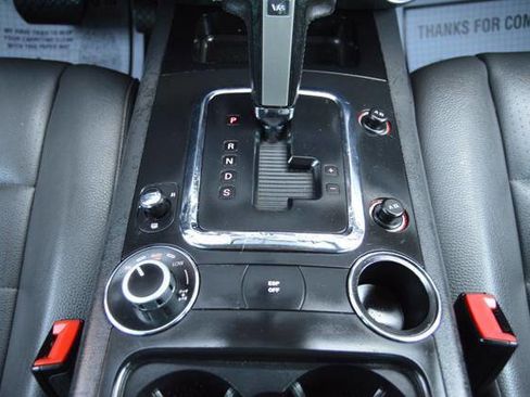 Used 2009 Volkswagen Touareg VR6 image 10