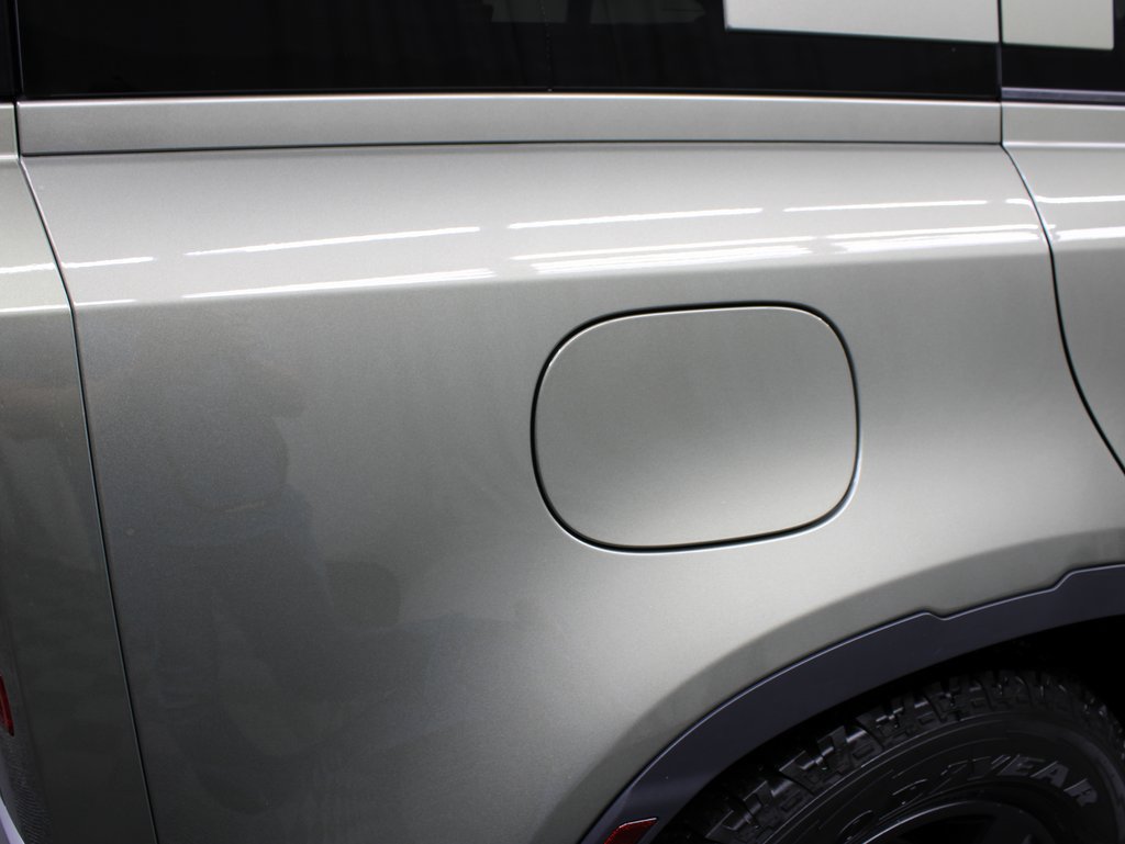 Used 2020 Land Rover Defender 110 S AWD/4WD image 40