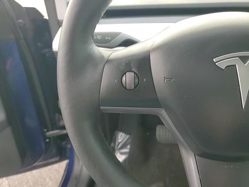 Used 2022 Tesla Model Y Long Range image 17