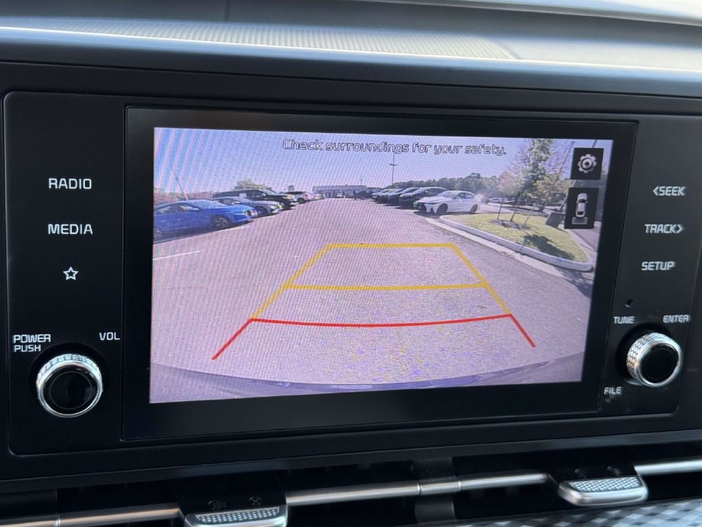 Used 2022 Kia Carnival LX FWD image 4