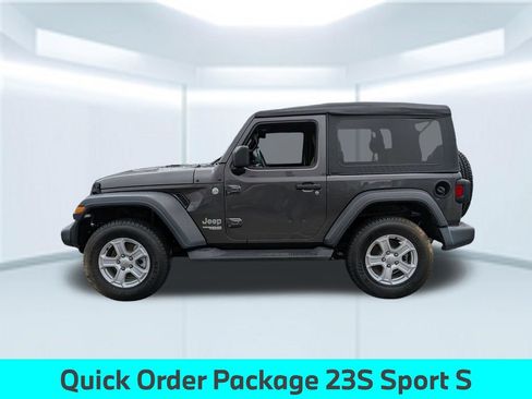 Used 2018 Jeep Wrangler Sport AWD/4WD image 2