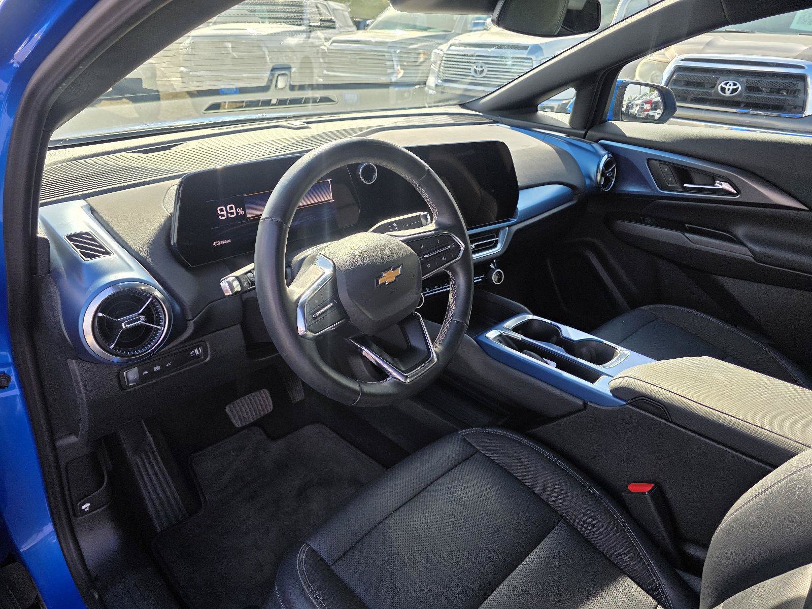 Used 2024 Chevrolet Equinox EV LT AWD/4WD image 8