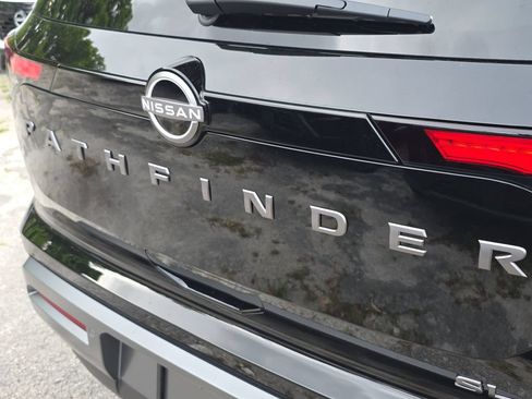 New 2026 Nissan Pathfinder SL FWD image 9