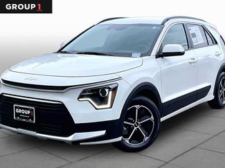 Used 2023 Kia Niro LX FWD video 1