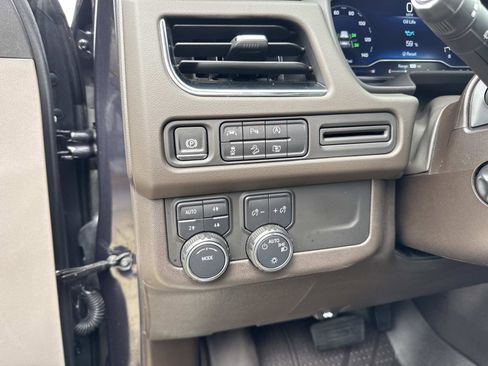 Used 2024 Chevrolet Tahoe Z71 w/ Luxury Package AWD/4WD image 20
