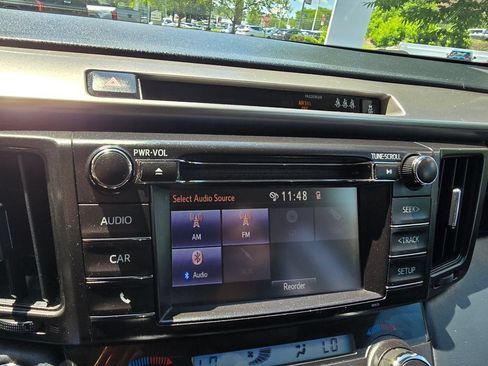 Used 2018 Toyota RAV4 LE AWD/4WD image 24