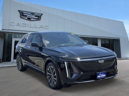 Used 2025 Cadillac Lyriq Sport AWD/4WD image 2