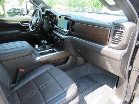 Used 2026 Chevrolet Silverado 1500 High Country w/ High Country Premium Package AWD/4WD image 12