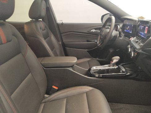 Used 2025 Chevrolet Trax RS w/ Sunroof Package FWD image 21