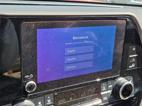 Used 2023 Toyota Highlander XLE image 18