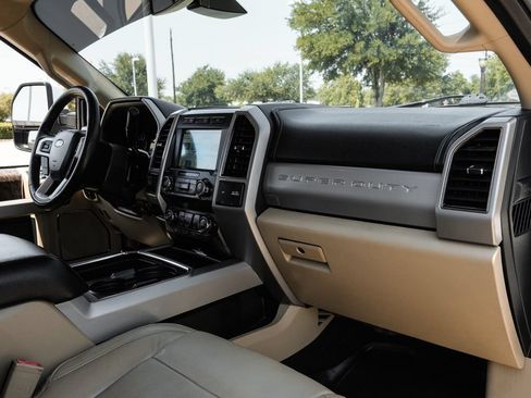 Used 2019 Ford F250 Lariat w/ Lariat Ultimate Package AWD/4WD image 13