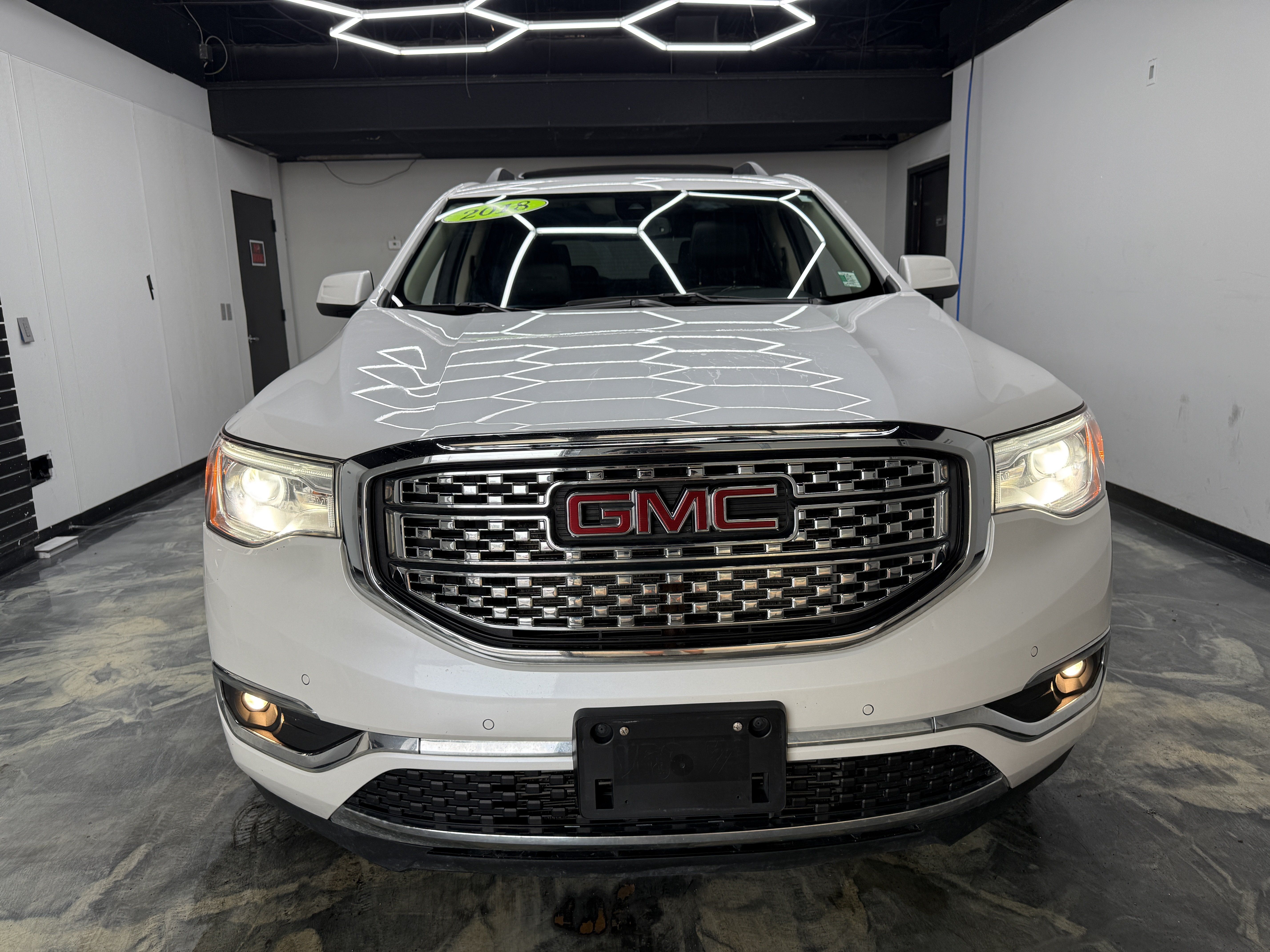 Used 2018 GMC Acadia Denali AWD/4WD image 7