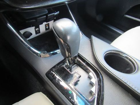 Used 2018 Toyota Avalon Limited image 47