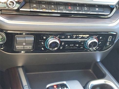 Used 2022 GMC Sierra 1500 SLT w/ SLT Premium Plus Package image 18