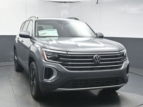 New 2026 Volkswagen Atlas SE FWD image 2