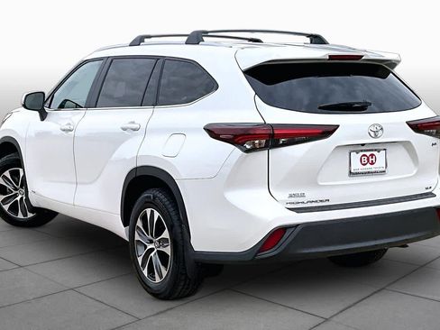 Used 2025 Toyota Highlander XLE AWD/4WD image 12