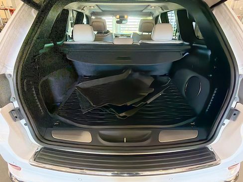 Used 2018 Jeep Grand Cherokee Summit AWD/4WD image 31