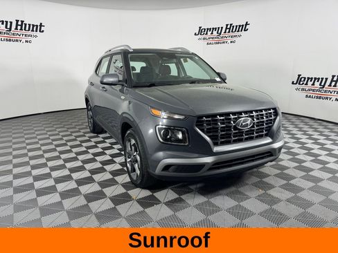 Used 2025 Hyundai Venue SEL image 6