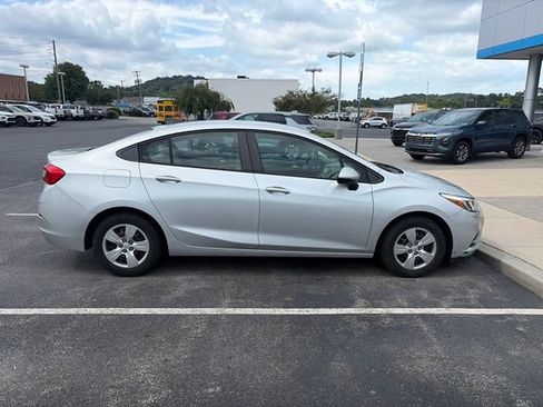 Used 2017 Chevrolet Cruze LS FWD image 7